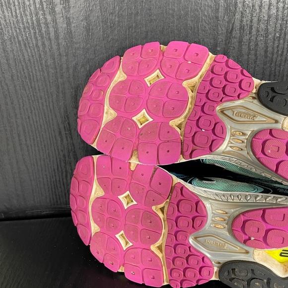 New Balance 1260v6 women’s size 9.5 - Picture 8 of 13